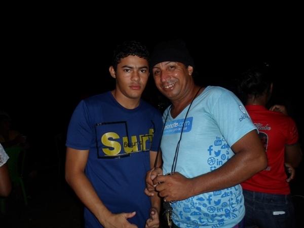 Prefeito Walfredo Filho participa da festa de malhação de Judas no Bairro Novo Horizonte - Imagem 16