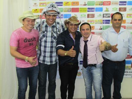 No camarim de Francis Lopes, presença de famosos, autoridades e parlamentares