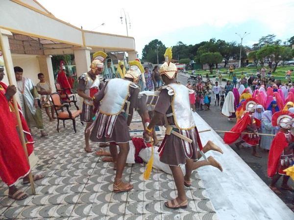 Grupo Teatral apresenta Via-Sacra na cidade de Buriti-MA - Imagem 5