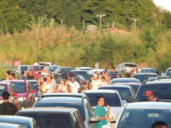 Açude de Água Branca atrai um grande público em dia de lazer - Imagem 15