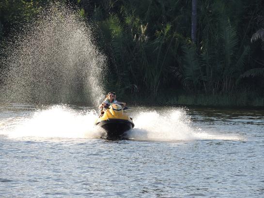 Açude de Água Branca atrai um grande público em dia de lazer - Imagem 13