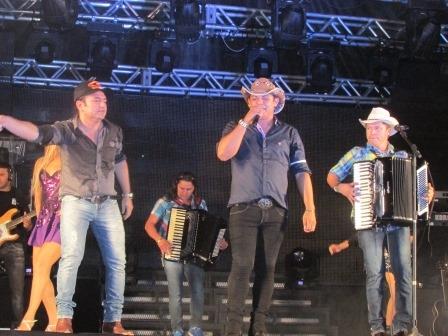 Show com a participação de amigos no 6º DVD de Francis Lopes - Imagem 6