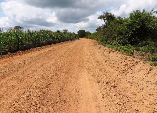 Prefeitura recupera diversas estradas vicinais - Imagem 10