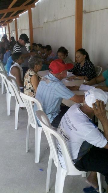 Mutirão do Olho é realizado com idosos de Passagem Franca Piauí  - Imagem 4