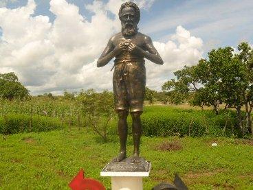 Monumento a Zé Doido é reerguido na Cidade de Cabeceiras