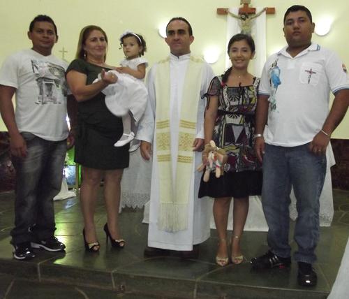 O batismo de Maria Nayane realizado durante celebração da páscoa em Brasileira