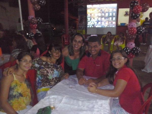 Festa Supresa: Aniversariante Lúcia Lopes é homenageda por amigos e familiares. - Imagem 16