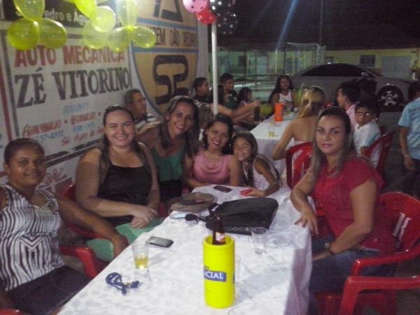 Festa Supresa: Aniversariante Lúcia Lopes é homenageda por amigos e familiares. - Imagem 17