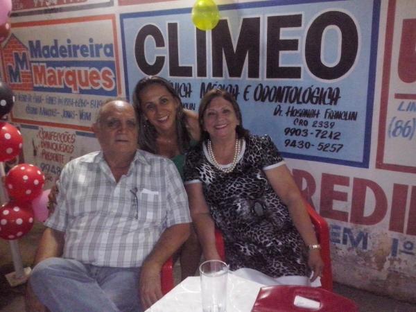 Festa Supresa: Aniversariante Lúcia Lopes é homenageda por amigos e familiares. - Imagem 7