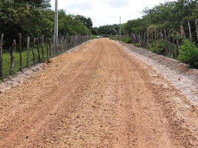 Prefeitura recupera diversas estradas vicinais