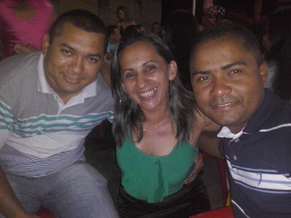 Festa Supresa: Aniversariante Lúcia Lopes é homenageda por amigos e familiares. - Imagem 1