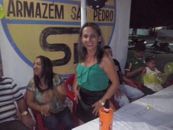 Festa Supresa: Aniversariante Lúcia Lopes é homenageda por amigos e familiares. - Imagem 8