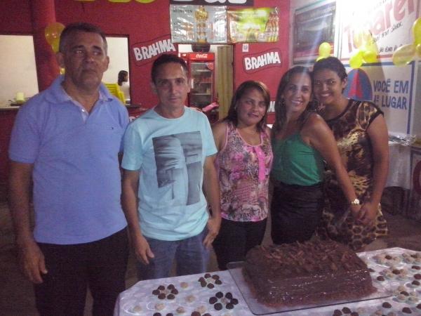 Festa Supresa: Aniversariante Lúcia Lopes é homenageda por amigos e familiares. - Imagem 6