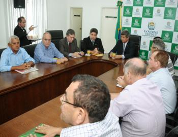 Prefeito de Elesbão Veloso participa de encontro com Governador Zé Filho