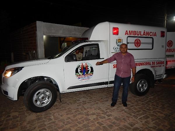 Prefeito Manoel Dedé recebe uma Nova Ambulância para a população de Lagoinha