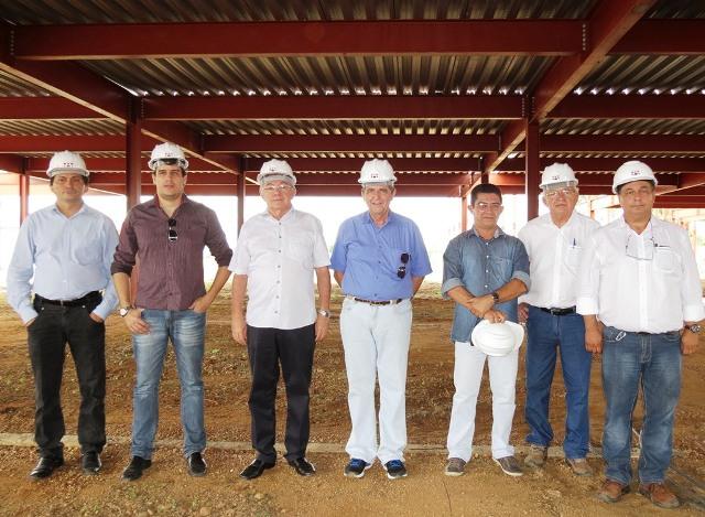 Kleber Eulálio visita obras do novo Hospital de Picos .