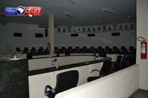 Queda de energia atrapalha sessão da Câmara e vereadores não poupam críticas a Eletrobras.