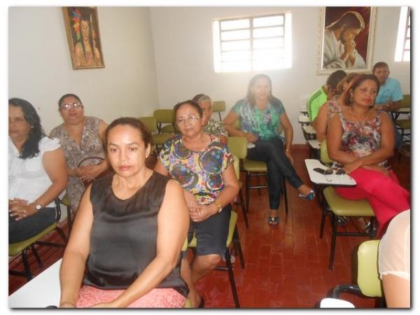 Maria Nilcimar comemora seu aniversário com a família e amigos - Imagem 13