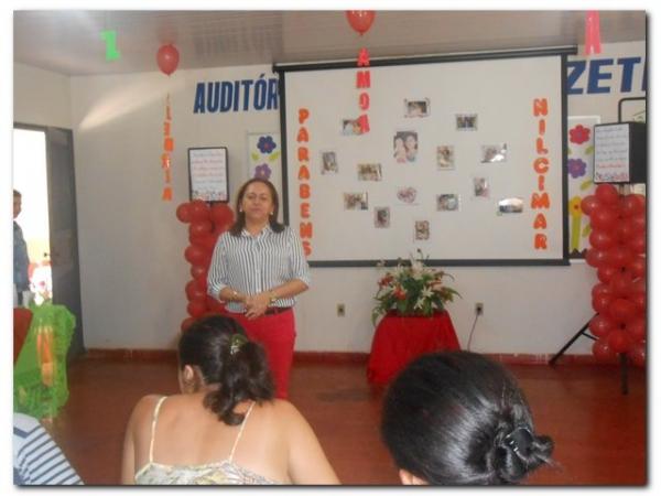 Maria Nilcimar comemora seu aniversário com a família e amigos - Imagem 14