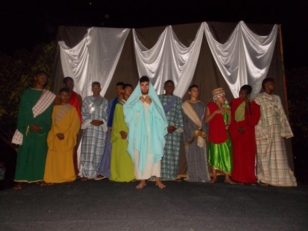 População prestigia encenação da Paixão de Cristo promovido pela Secretaria de Assistência Social - Imagem 2