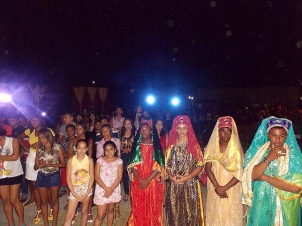 População prestigia encenação da Paixão de Cristo promovido pela Secretaria de Assistência Social - Imagem 13