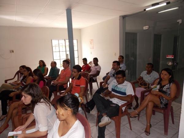 Vereador Aylon Praça promove I Encontro de Jovens em São Francisco do Piauí - Imagem 3