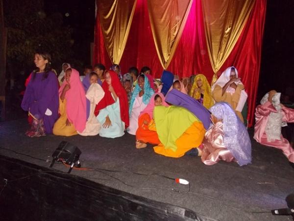 População prestigia encenação da Paixão de Cristo promovido pela Secretaria de Assistência Social - Imagem 14