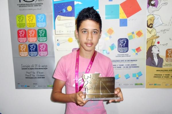 Aluno  da Escola  Publica do Município de Currais recebe medalha olímpica das olimpíada de matemática como melhor do sul do Piauí - Imagem 2