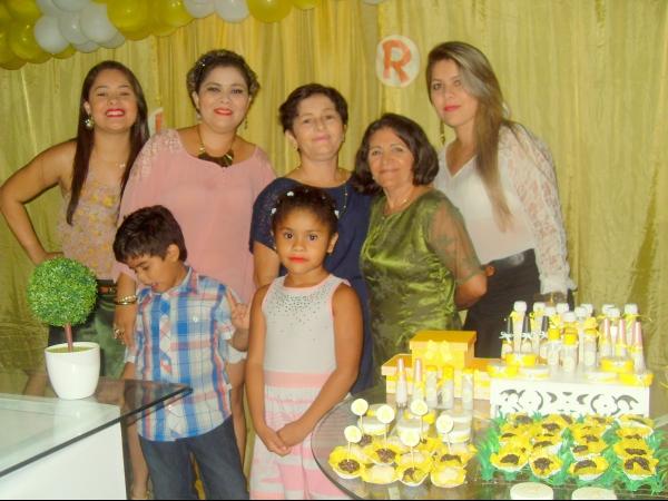 Aurora Pinheiro realiza festa de aniversário ao lado de amigos e familiares - Imagem 2