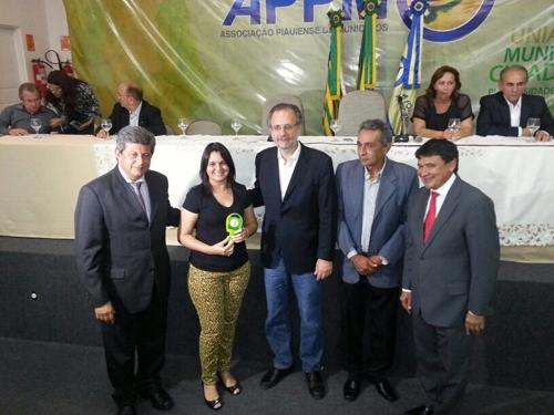 Brasileira foi contemplada com uma caminhão caçamba. Entrega aconteceu na APPM - Imagem 3