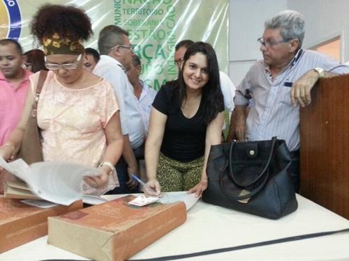 Brasileira foi contemplada com uma caminhão caçamba. Entrega aconteceu na APPM - Imagem 1