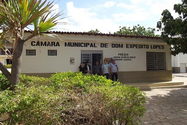 Secretaria de obras recebe elogios dos vereadores de Dom Expedito Lopes - Imagem 4