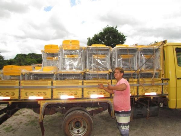 Escolas da zona rural são beneficiadas com novas carteiras - Imagem 5
