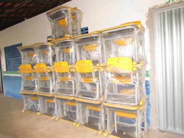 Escolas da zona rural são beneficiadas com novas carteiras - Imagem 3