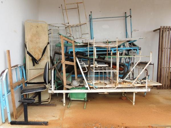 Fotos do descaso como o hospital Josefina Getirana Neta foi entregue - Imagem 24