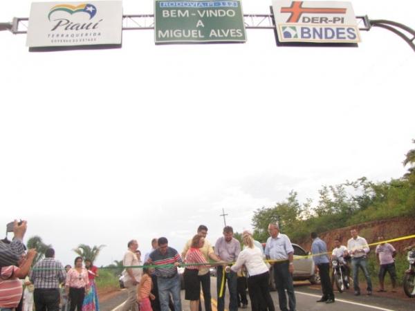 Governador Wilson Martins Inaugura obras no município de Miguel Alves - Imagem 12