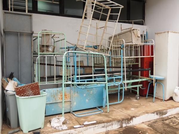 Fotos do descaso como o hospital Josefina Getirana Neta foi entregue - Imagem 30