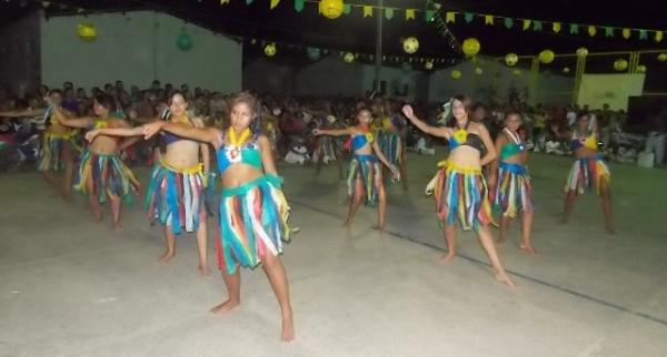 Aniversário da cidade : Noite da educação foi um espetáculo em Canavieira - Imagem 57