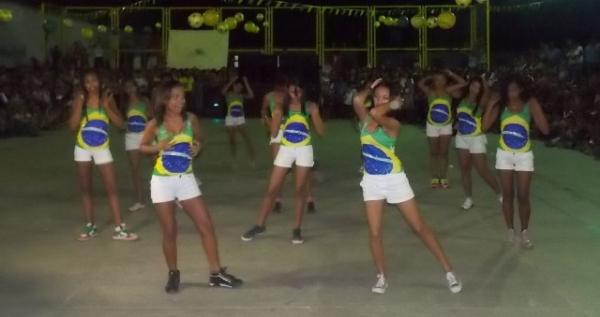 Aniversário da cidade : Noite da educação foi um espetáculo em Canavieira - Imagem 47