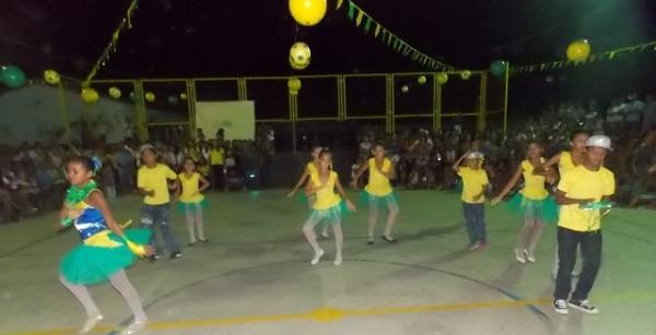 Aniversário da cidade : Noite da educação foi um espetáculo em Canavieira - Imagem 52
