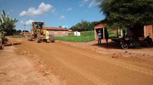 O Prefeito Filho utiliza maquinas do PAC 2 para aberturas de novas ruas, recuperação e conservação das existentes - Imagem 5