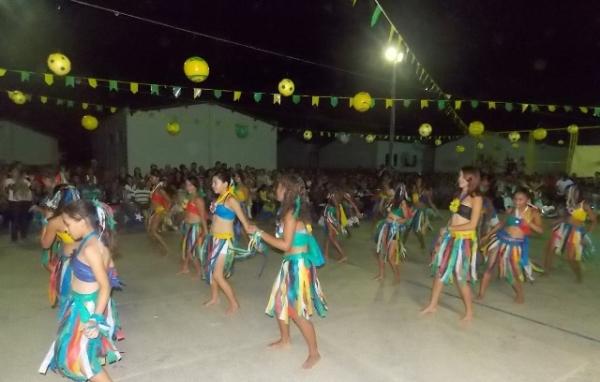 Aniversário da cidade : Noite da educação foi um espetáculo em Canavieira - Imagem 56