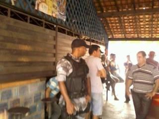 Força tática é chamada para lacrar pontos comerciais e população se revolta. - Imagem 3