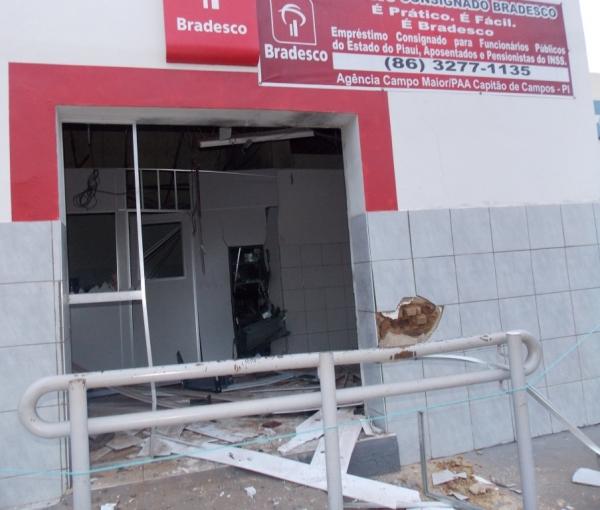 Mais uma vez agencia do Banco Bradesco em Capitão de Campos é explodida - Imagem 5