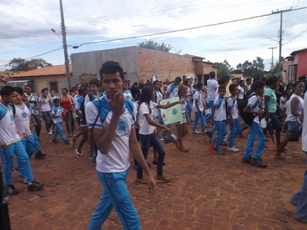 Secretaria Municipal de Saúde promove o Dia D de combate a Dengue  - Imagem 7