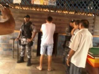 Força tática é chamada para lacrar pontos comerciais e população se revolta. - Imagem 5