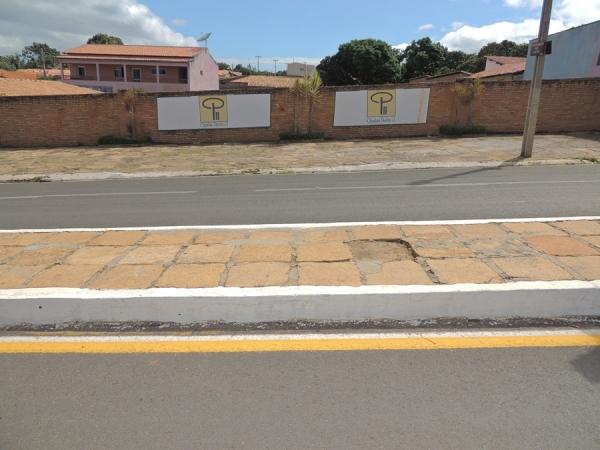 Dois excelentes terrenos à vendas localizados no centro comercial  - Imagem 3