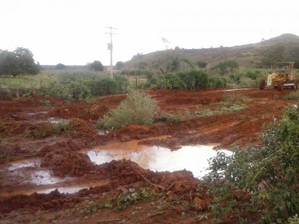 Prefeitura Municipal de Itainópolis faz obra de calçamento em Várzea Grande. - Imagem 4