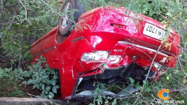 Carro capota e atinge dois funcionários do DNIT em Oeiras; Veja as fotos! - Imagem 3