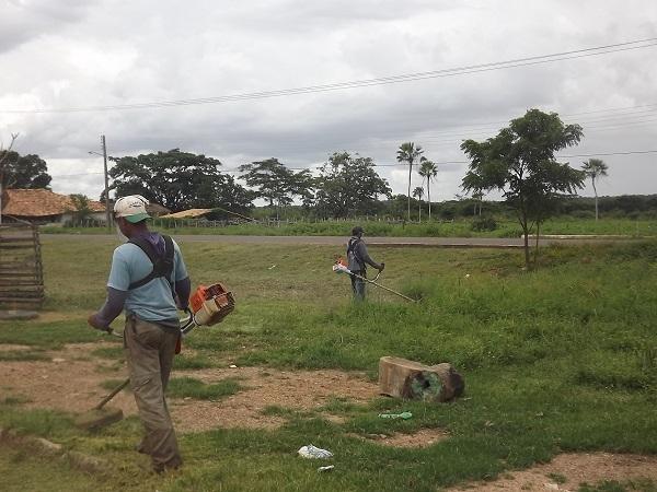Prefeitura trabalha constante na limpeza de ruas e avenidas de Caxingó  - Imagem 1